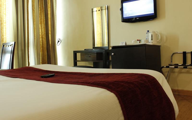 Westown Hotel Лагос Екстериор снимка